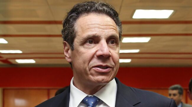 El gobernador demócrata de Nueva York será investigado por las acusaciones sexuales en su contra