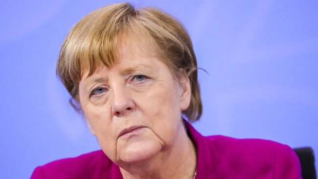 Angela Merkel se muestra partidaria de un "confinamiento corto" en todo el país para contener la pandemia