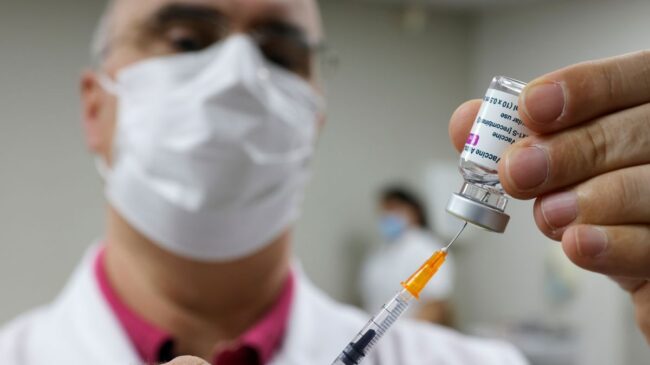 La OMS recomienda seguir vacunando contra el COVID con AstraZeneca