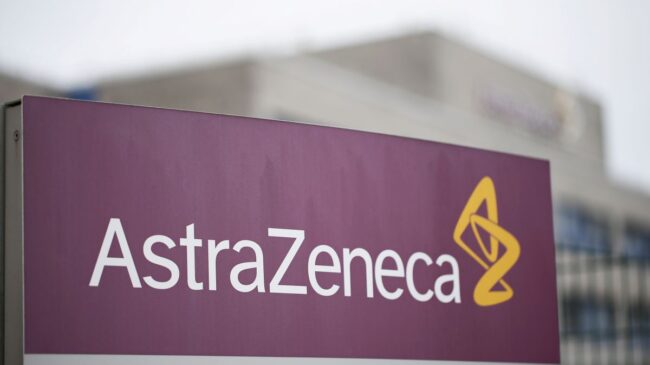 AstraZeneca pudo usar datos desactualizados para su aprobación en Estados Unidos