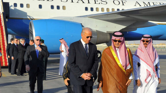 Biden no sancionará al príncipe heredero saudí a pesar de prometerlo en campaña