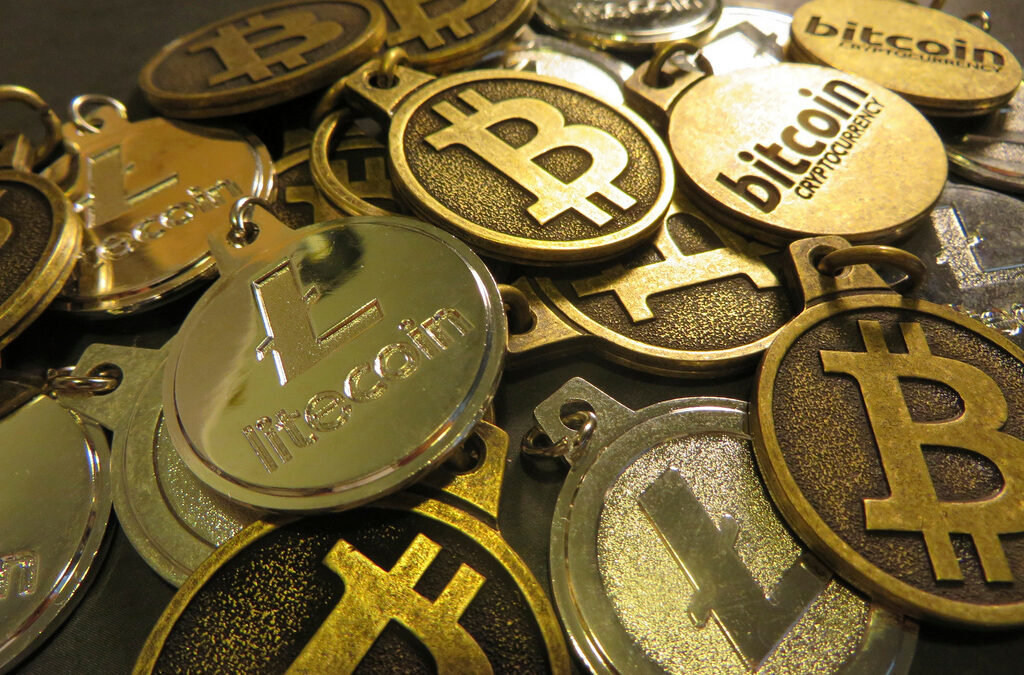 Récord histórico del bitcoin: su valor llega a superar los 66.000 dólares