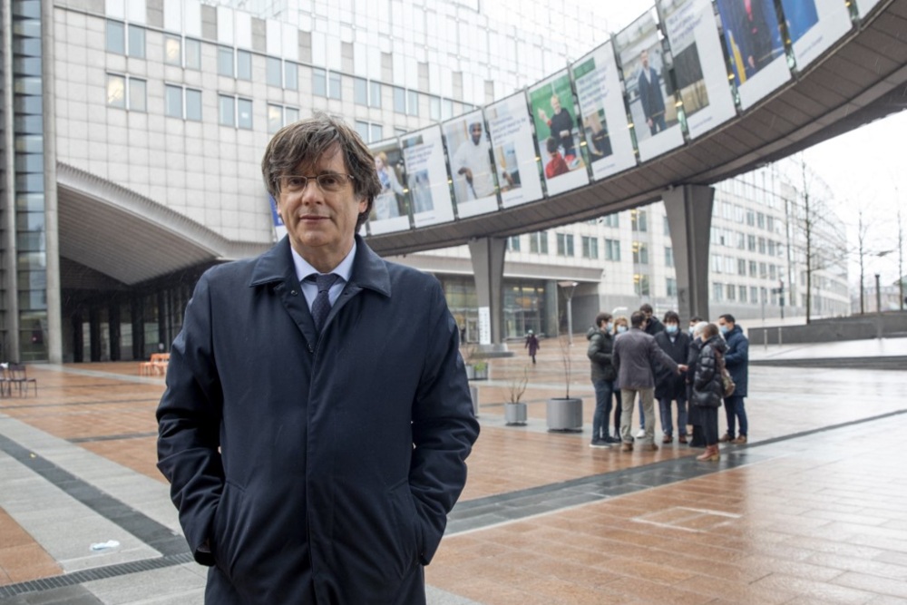 Puigdemont pide retirar las monedas de 1 y 2 euros con la cara de Juan Carlos I y Bruselas lo rechaza