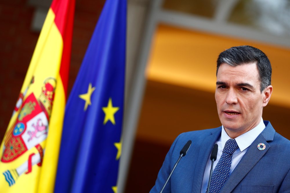 El CIS amplía la ventaja de PSOE sobre el PP, impulsa a Vox y hunde a Podemos