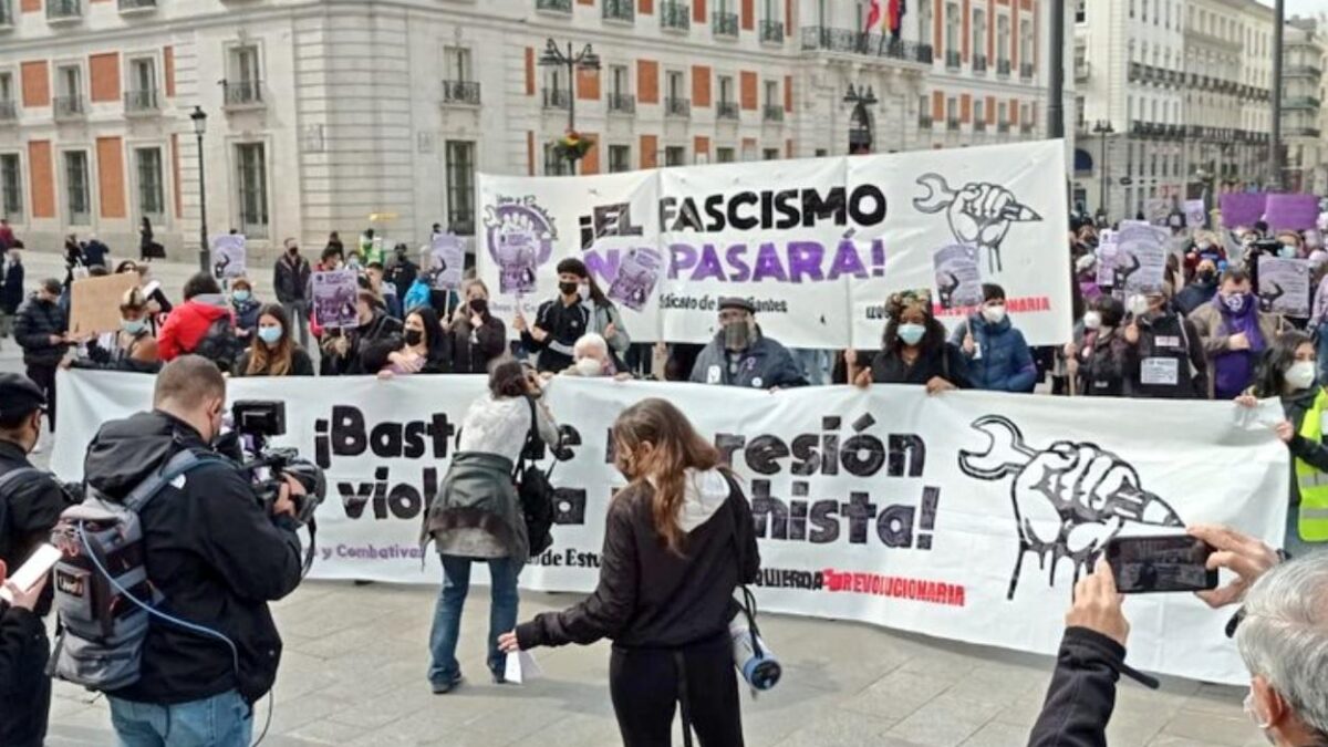 La manifestación de estudiantes de Sol termina con la intervención de la Policía y una mujer herida
