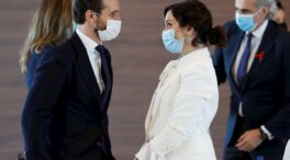 Casado respalda a Ayuso y López Miras y acusa a Arrimadas de "irresponsabilidad"