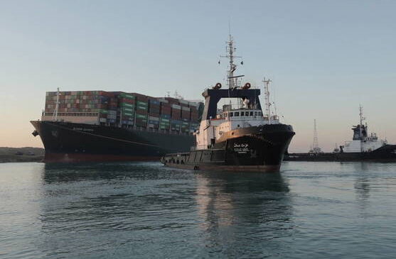 Reflotan el Ever Given y se reanuda el tráfico en el canal de Suez