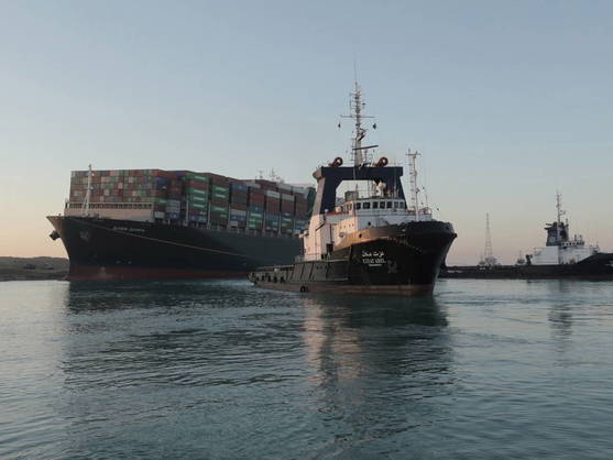 Reflotan el Ever Given y se reanuda el tráfico en el canal de Suez