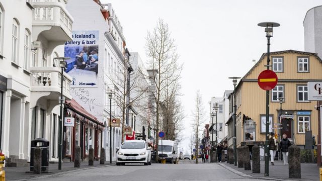 Islandia permitirá entrar al país a turistas vacunados y procedentes de países europeos de riesgo bajo