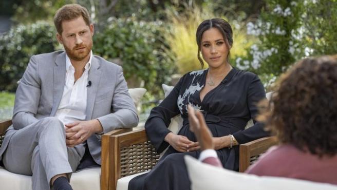 La Casa Real británica, «entristecida» por Harry y Meghan