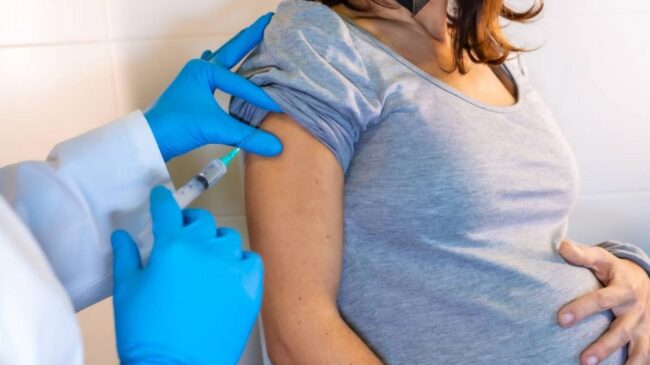 Las vacunas de Pfizer y Moderna son efectivas en las mujeres embarazadas y lactantes