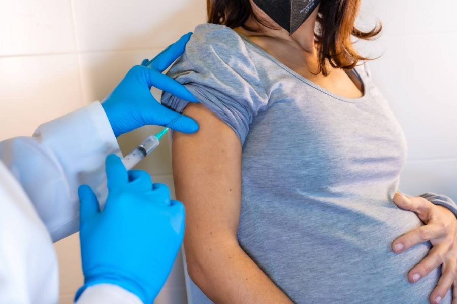 Las vacunas de Pfizer y Moderna son efectivas en las mujeres embarazadas y lactantes