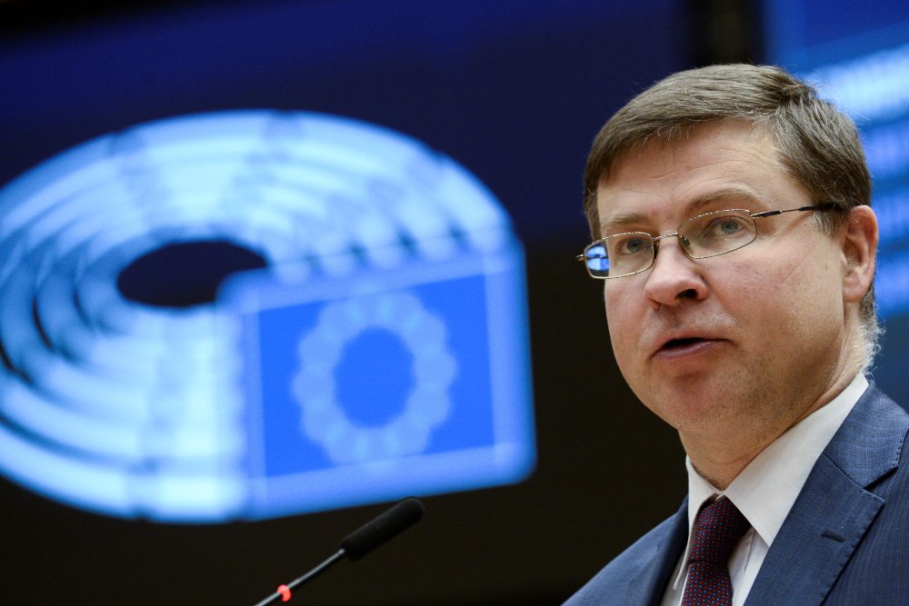 Hoy entra en vigor la suspensión de aranceles acordada por EEUU y la UE
