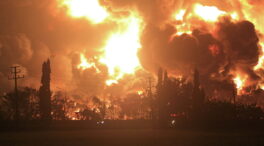 (VÍDEO) Brutal explosión en una refinería de petróleo en Indonesia con varios heridos y cerca de mil evacuados