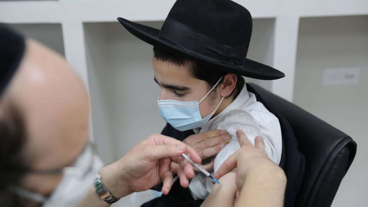 La vacunación en Israel reduce drásticamente los contagios entre vacunados