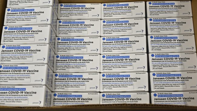 Janssen retrasa la distribución de su vacuna en Europa tras la recomendación de EE.UU. sobre los trombos