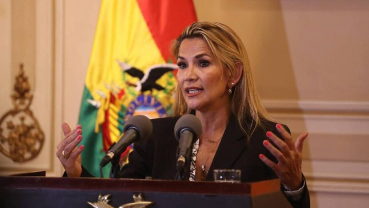 La expresidenta de Bolivia y sus exministros son enviados a la cárcel en medio de un clima de protestas