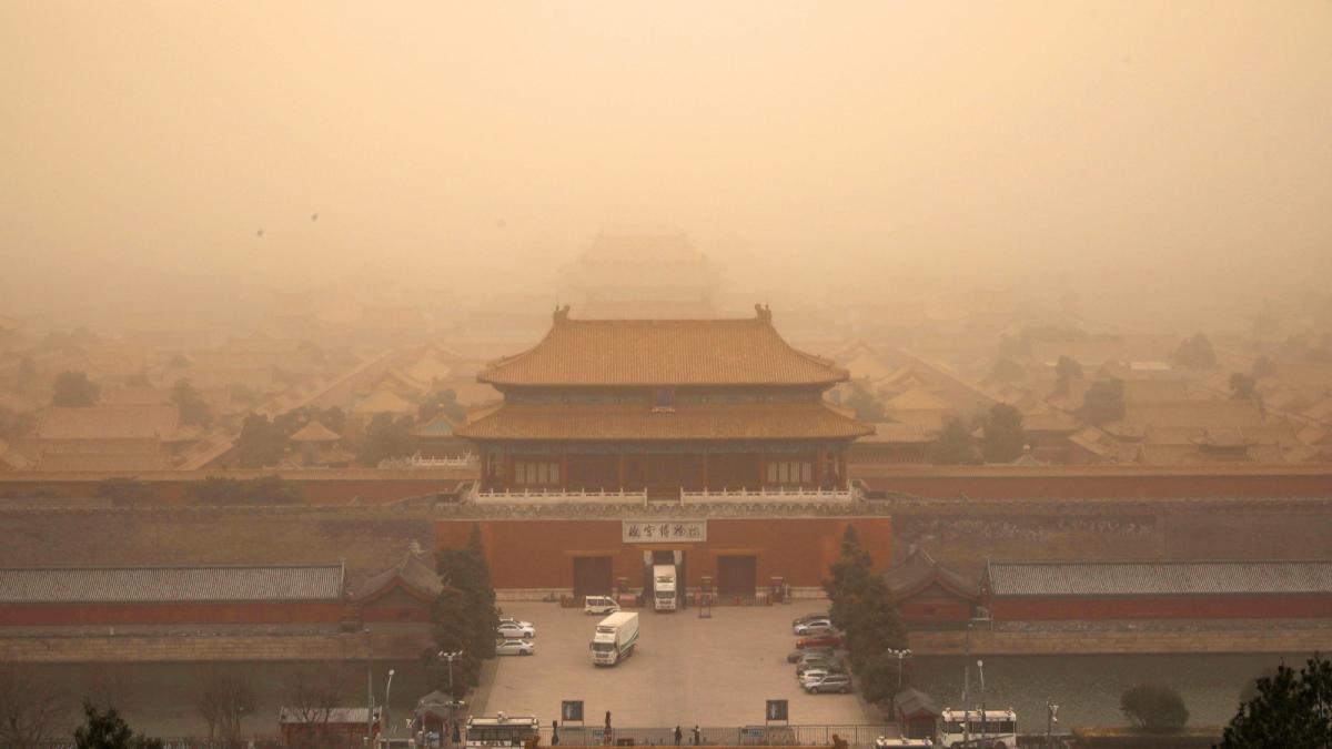 (VÍDEO) Imágenes apocalípticas: China sufre la peor tormenta de arena en una década