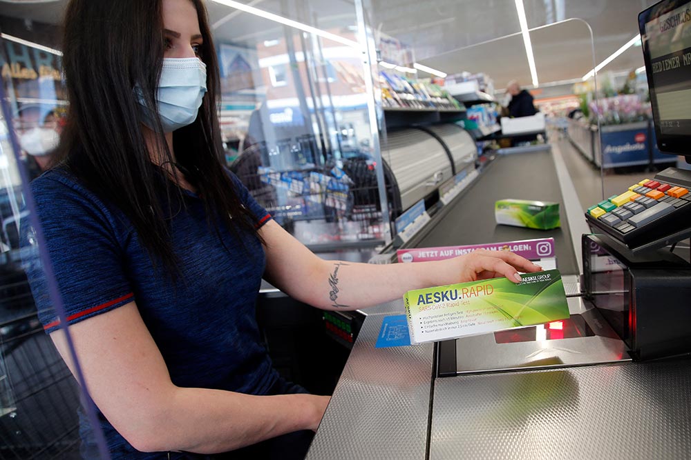 Los alemanes compran en masa test de coronavirus en supermercados