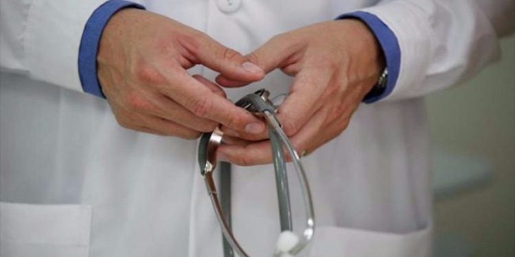 Más de 5.000 médicos son convocados a una huelga indefinida  en Madrid