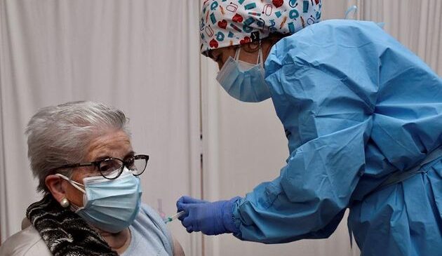 Cae la mortalidad de los mayores de 80 años en España por primera vez en la epidemia