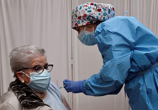 Cae la mortalidad de los mayores de 80 años en España por primera vez en la epidemia