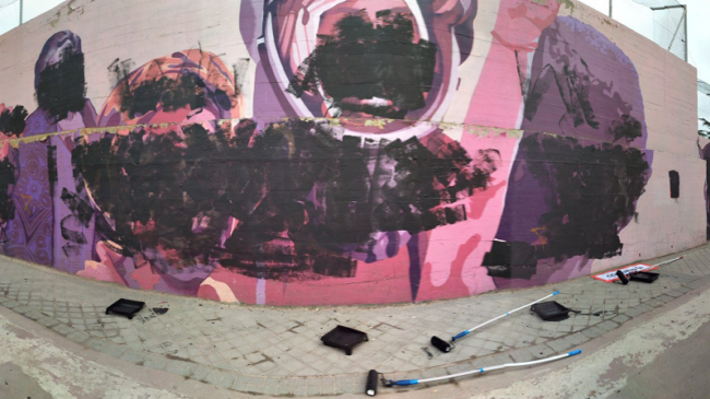 Cubren con pintura negra los murales feministas de Ciudad Lineal y Alcalá de Henares