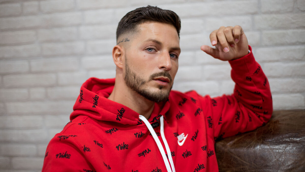 Nyno Vargas: «En discotecas que antes no me dejaban entrar por ser gitano, ahora me llaman para cantar»