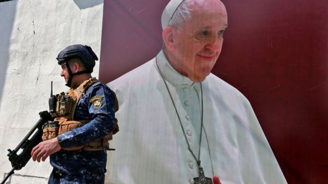 El Papa Francisco comienza su difícil viaje a Irak