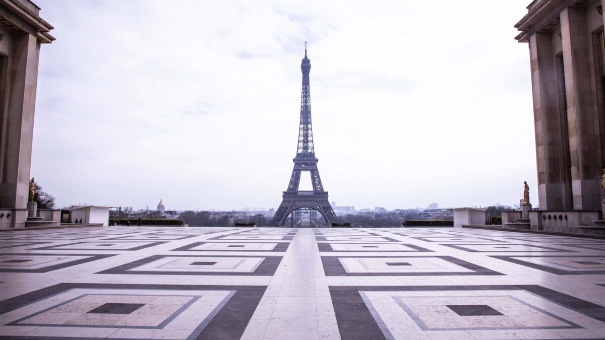 Francia confina París durante un mes para frenar el coronavirus