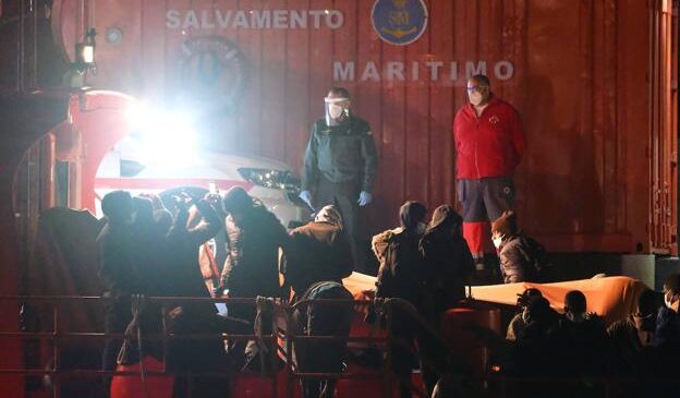 Ya son 86 los inmigrantes que han llegado este viernes a Canarias en tres pateras