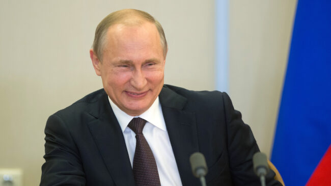 Putin invita a los extranjeros a ir a vacunarse a Rusia