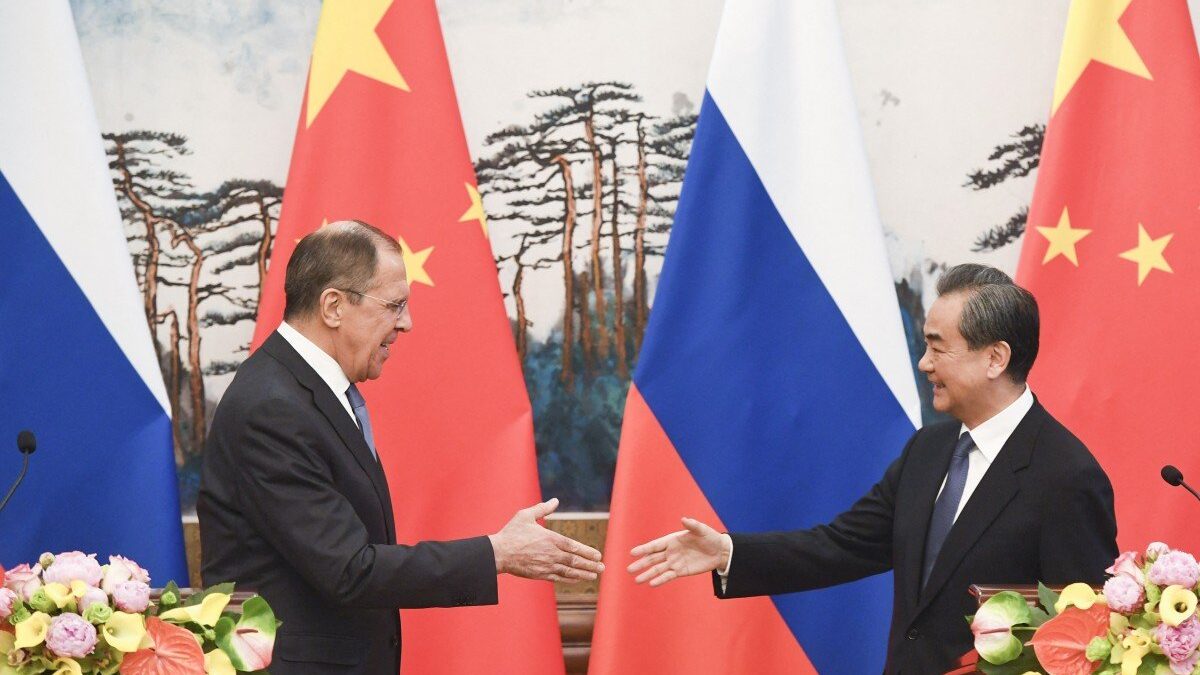 El ministro ruso de Asuntos Exteriores llega a China para cuadrar estrategias contra EE.UU.