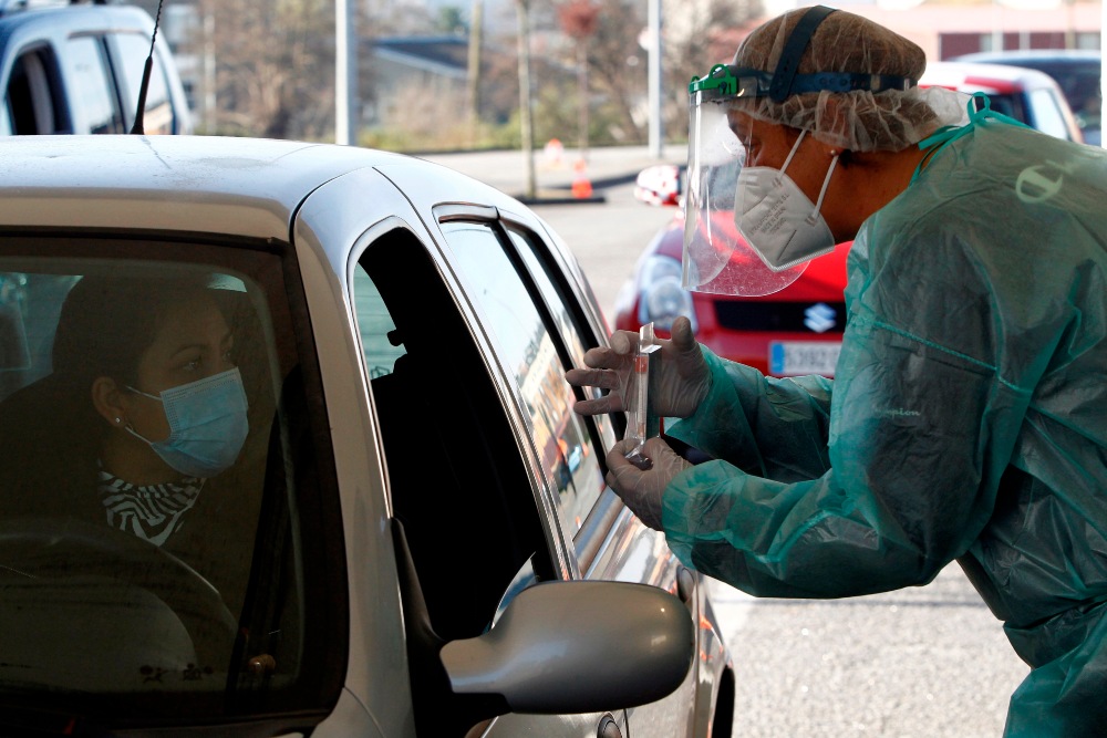 Sanidad registra 6.255 nuevos contagios y las muertes bajan a 166
