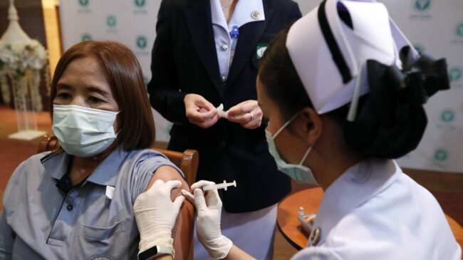 Tailandia inicia la vacunación con AstraZeneca tras suspenderla días antes