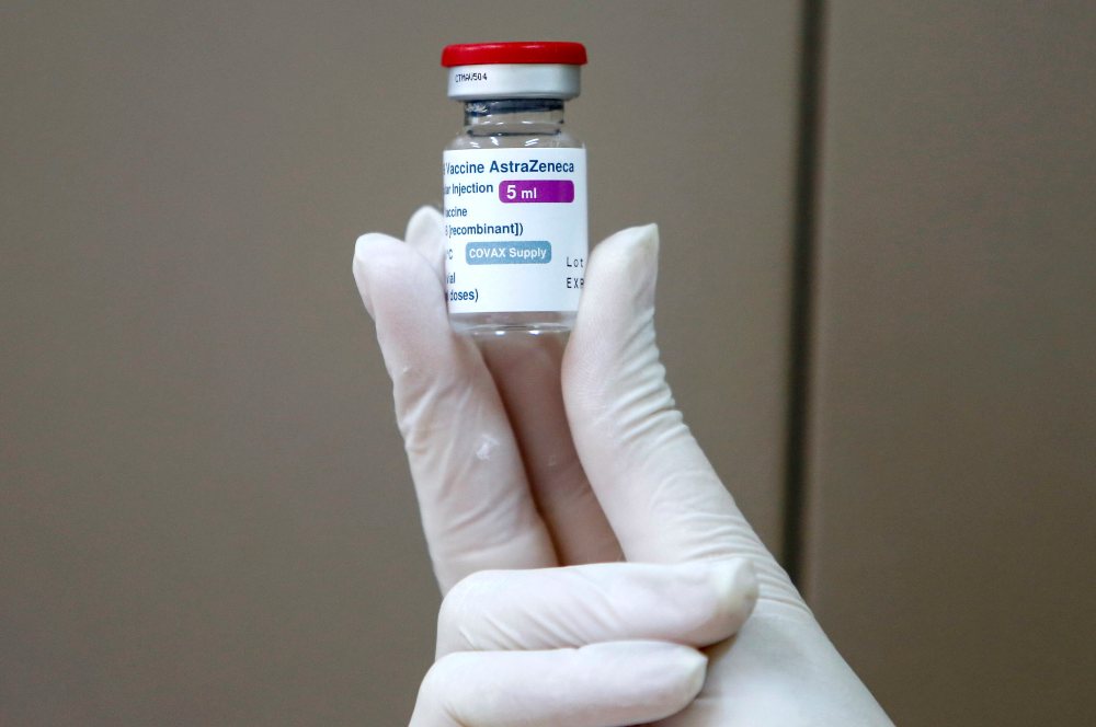 Países Bajos suspende el uso de la vacuna de AstraZeneca para menores de 60 años