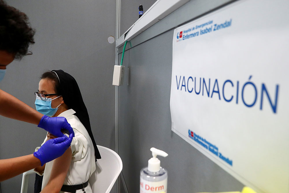 Madrid empieza a vacunar al grupo de 70 a 79 años en centros de salud
