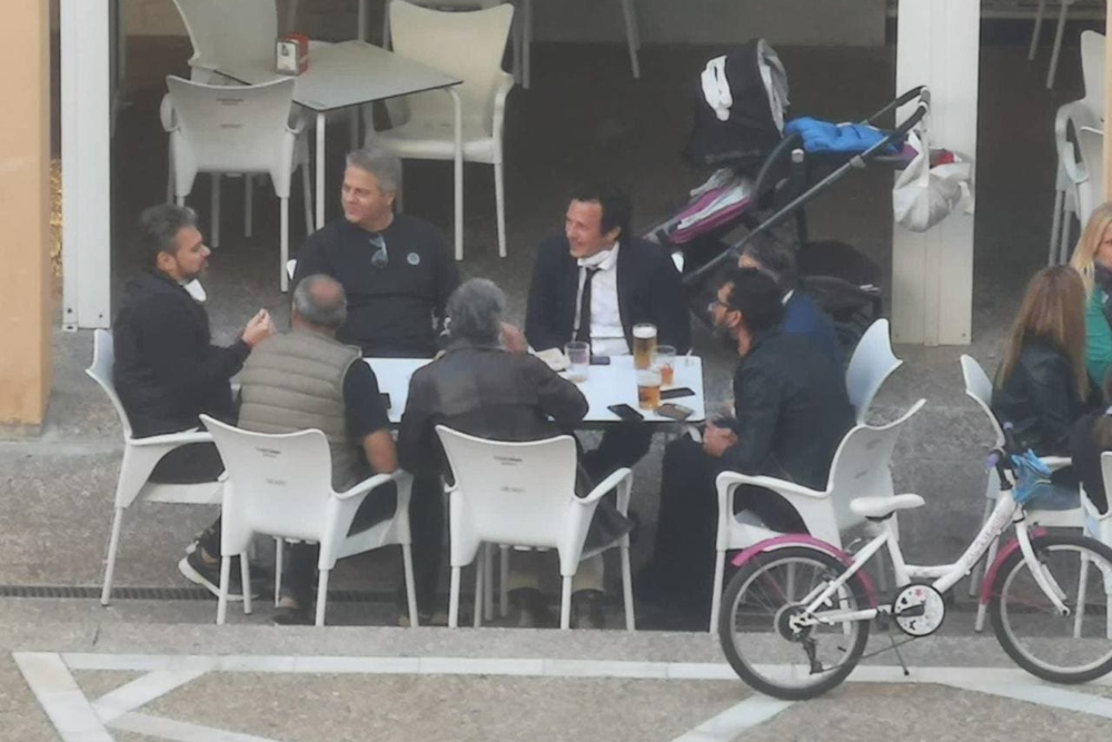 El alcalde de Cádiz se «autodenuncia» por estar con seis personas en un bar