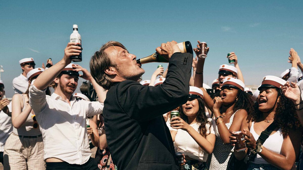 Mads Mikkelsen: «’Otra ronda’ no trata sobre el alcohol, sino que celebra la vida»