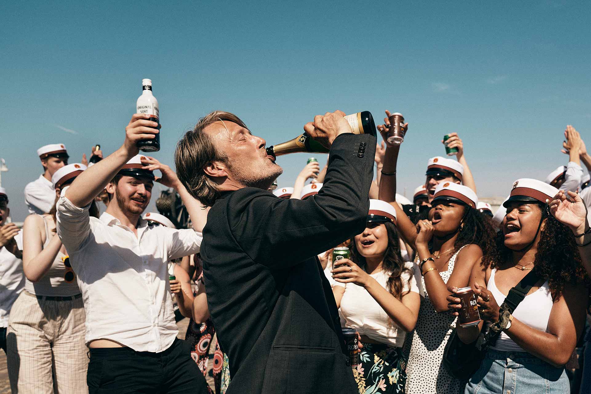 Mads Mikkelsen: «’Otra ronda’ no trata sobre el alcohol, sino que celebra la vida»