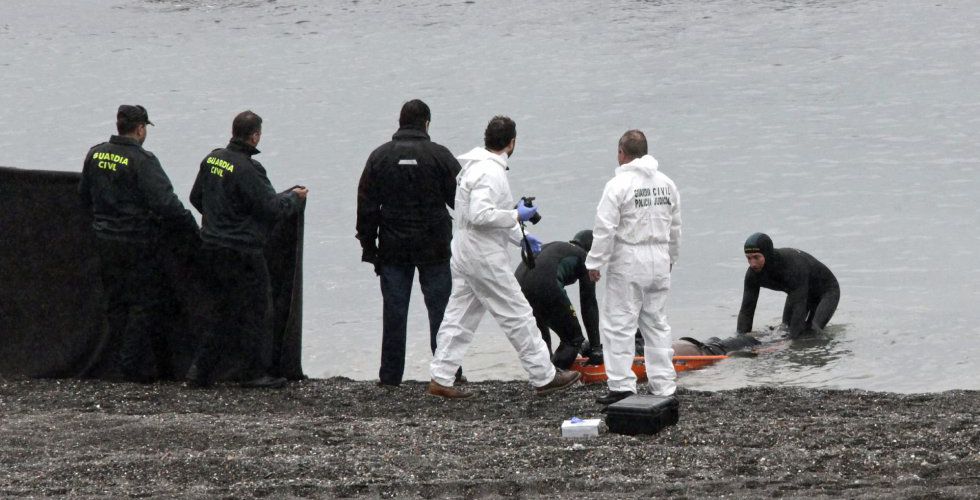 Una decena de inmigrantes marroquíes entran a nado en Ceuta