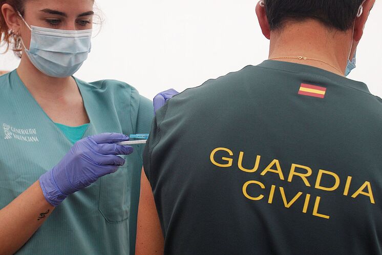 La Asociación Pro Guardia Civil presenta una denuncia contra la Generalidad tras su negativa de vacunar a los efectivos policiales nacionales