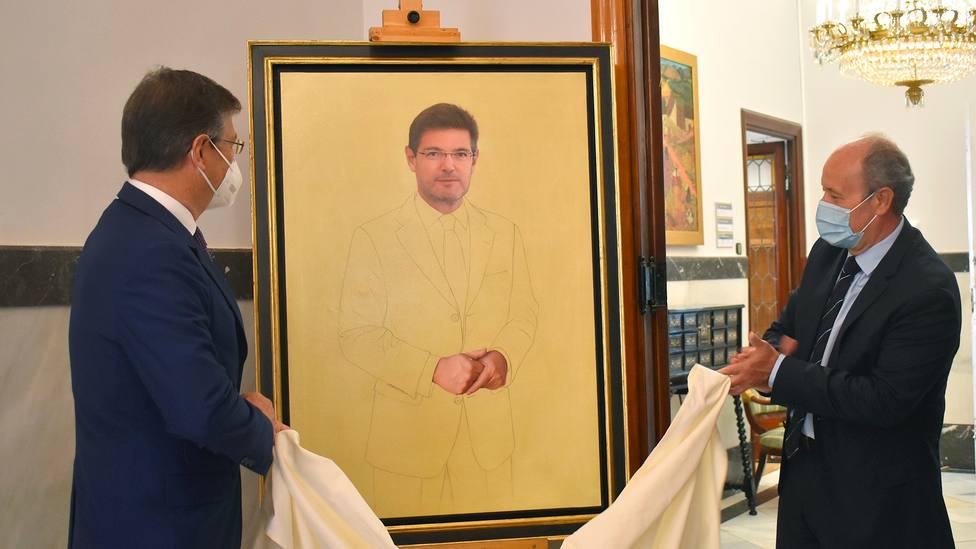 El Gobierno paga 14.995 euros más IVA a un pintor por este polémico cuadro de Rafael Catalá