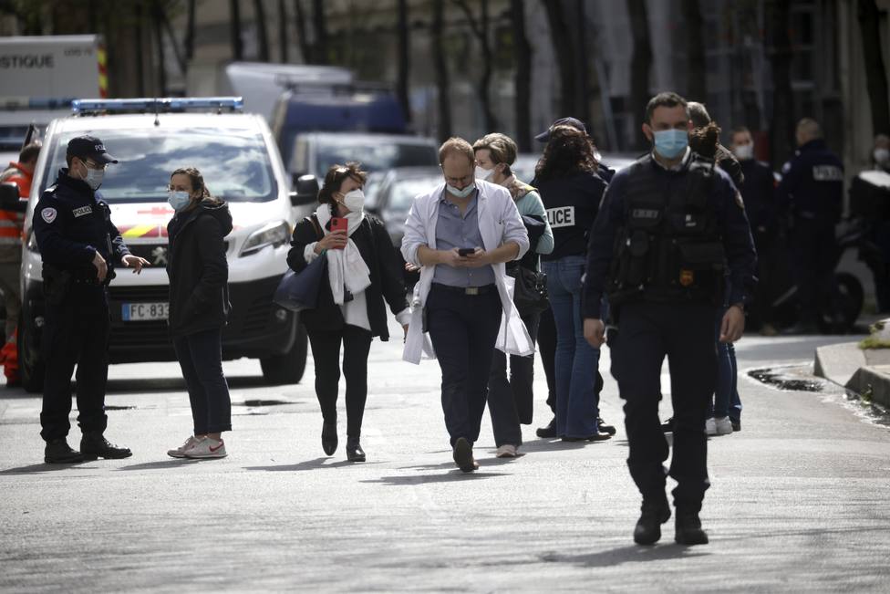 Al menos un muerto y una herida grave en un tiroteo frente a un hospital de París