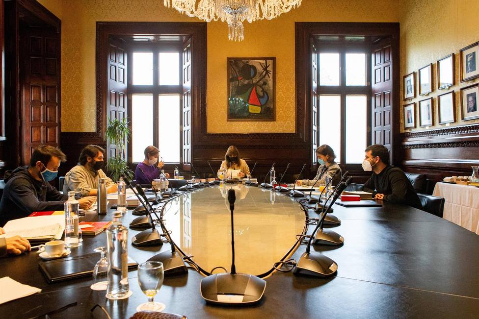 El Parlamento catalán veta a Vox y designará senadores del PSC, ERC y Junts