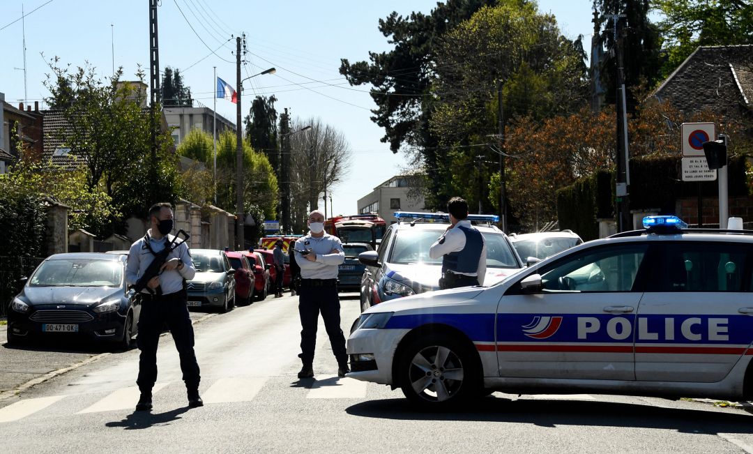 La Fiscalía francesa investiga como terrorista el asesinato de una policía