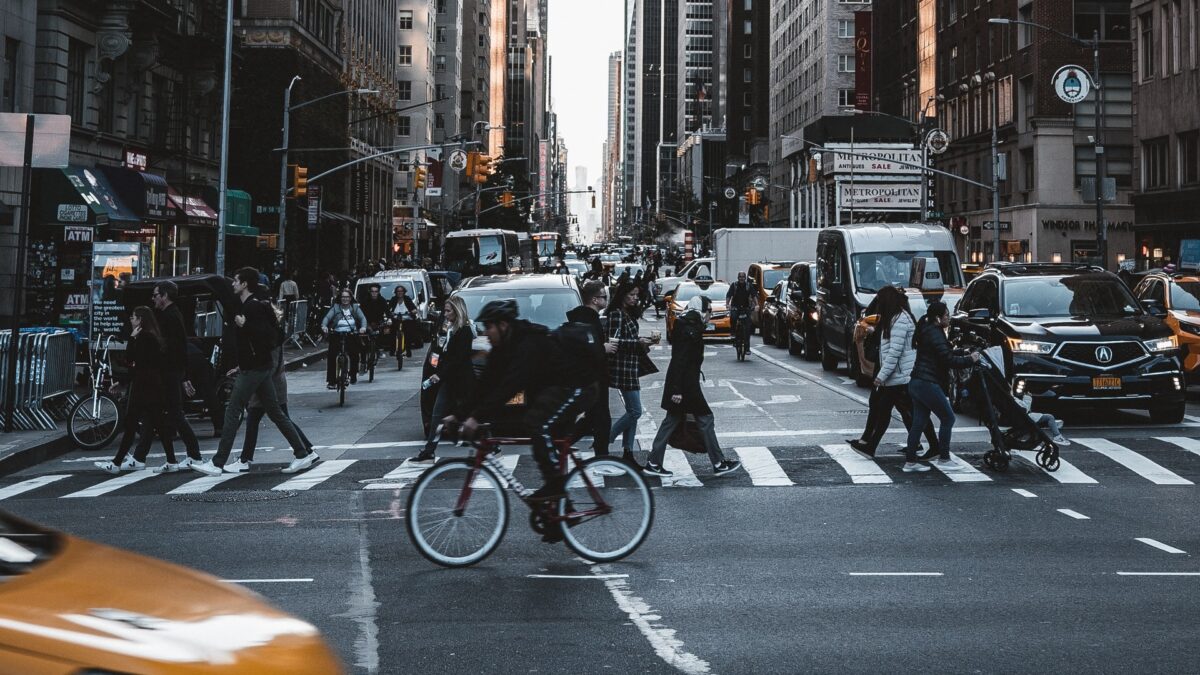 La bicicleta es diez veces más importante que el coche eléctrico para reducir emisiones en las ciudades