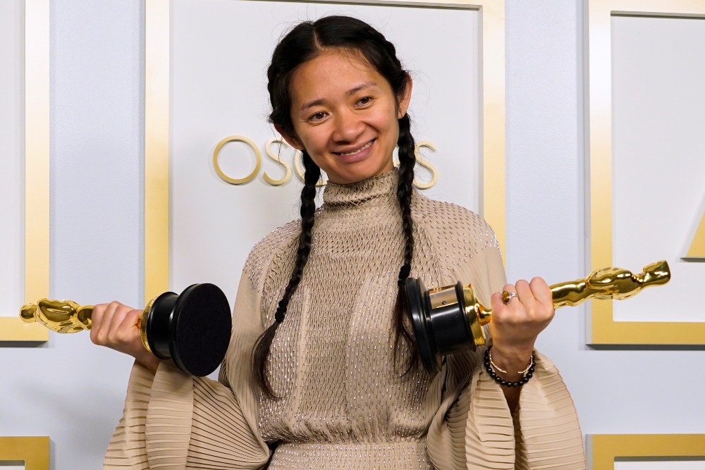 China ningunea a Chloé Zhao: ignora sus Oscar por sus críticas al régimen