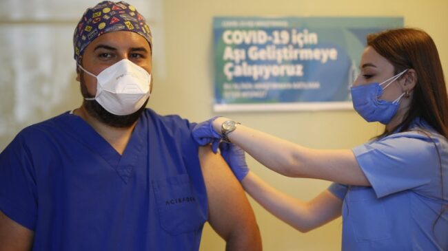 Turquía autoriza el uso de emergencia de la vacuna rusa Sputnik V