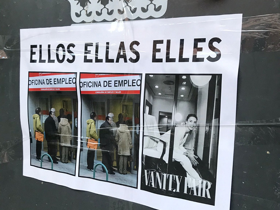 La ‘plaza roja’ de Vallecas aparece llena de carteles contra Iglesias antes de su mitin